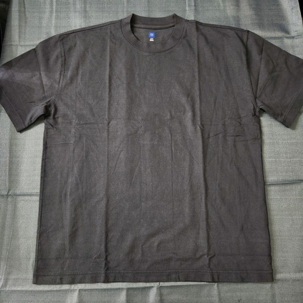 YZY‎ Gap Regular Fit Tee Shirt Tapestry Navy Size Large Euc